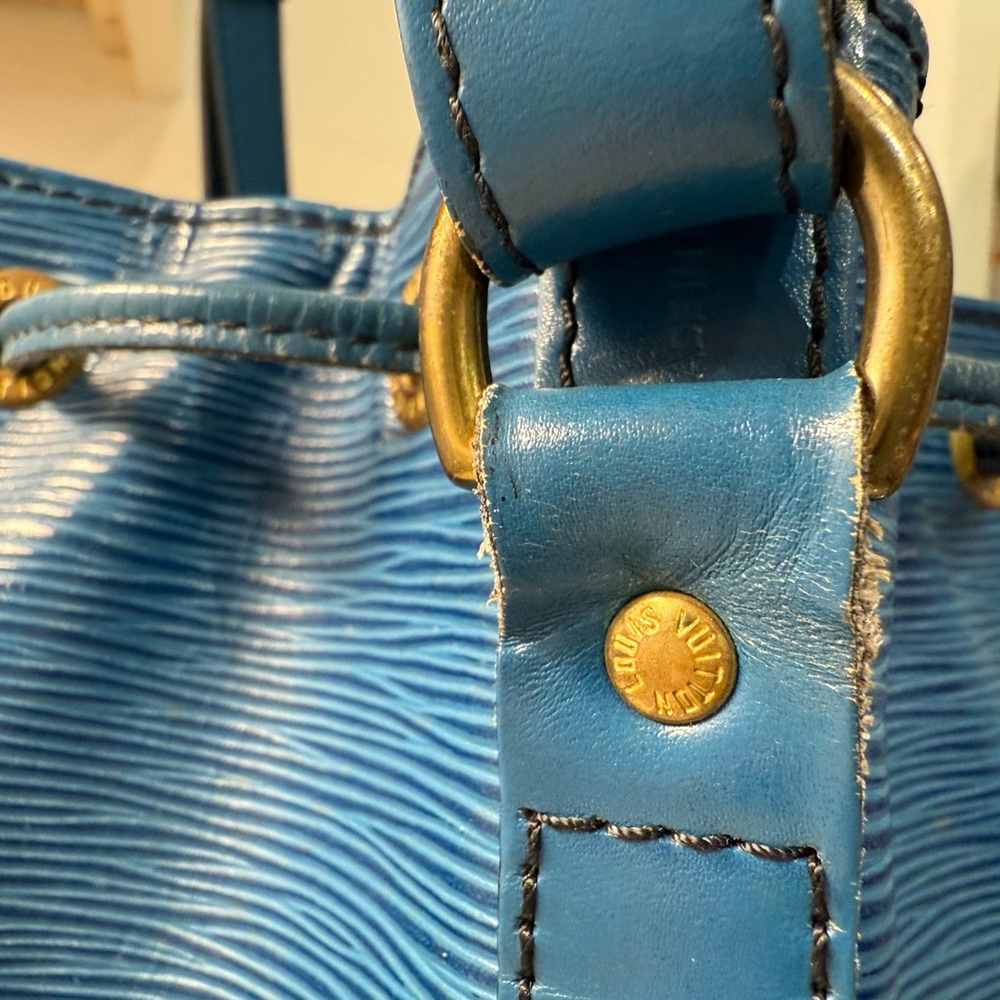 Louis Vuitton EUC Vintage Epi Leather Blue Shoulder Bag - Picture 8 of 12